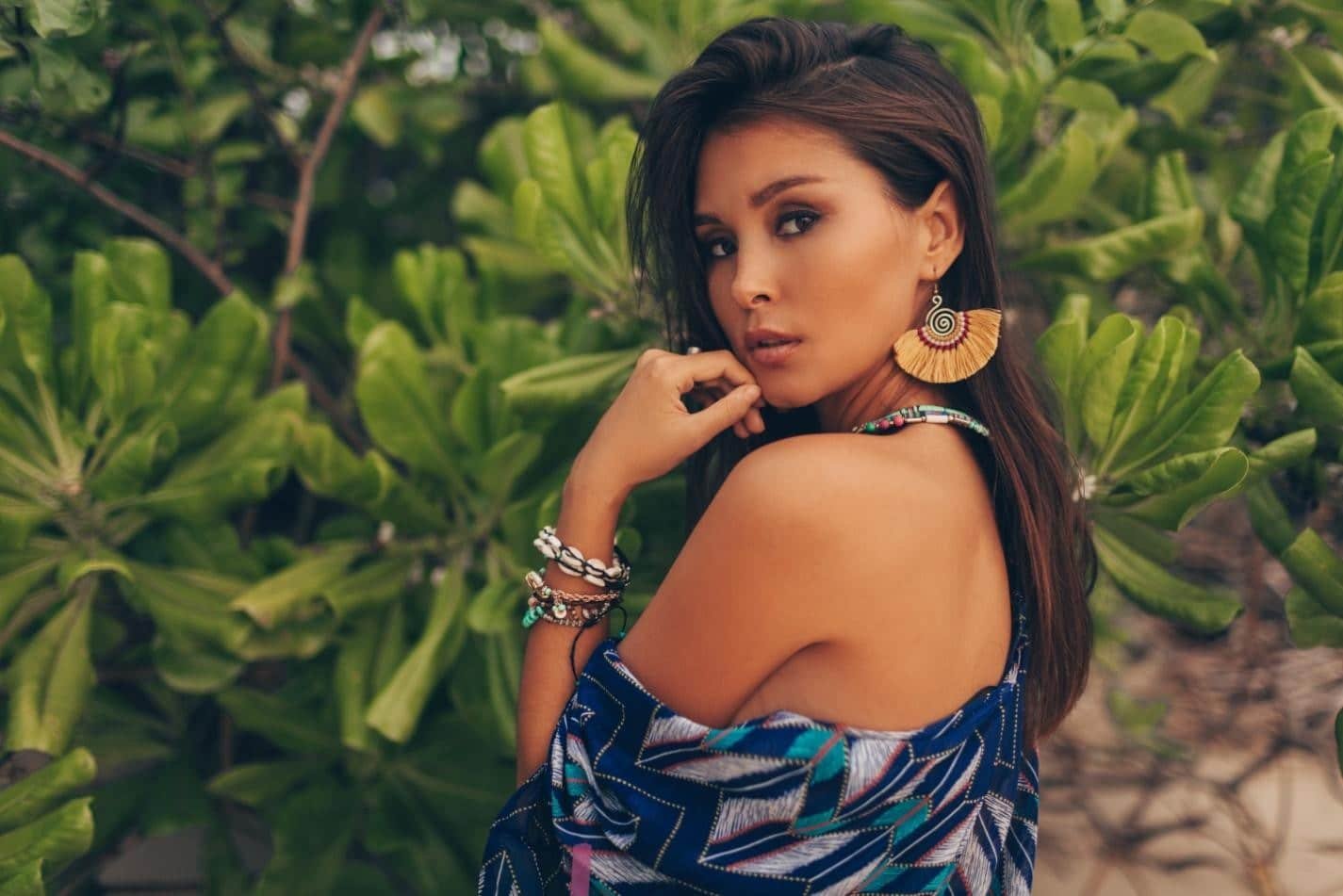C:\Users\Vijay(vayal Foods)\Downloads\fascinating-asian-woman-with-tan-skin-posing-green-palm-trees.jpg